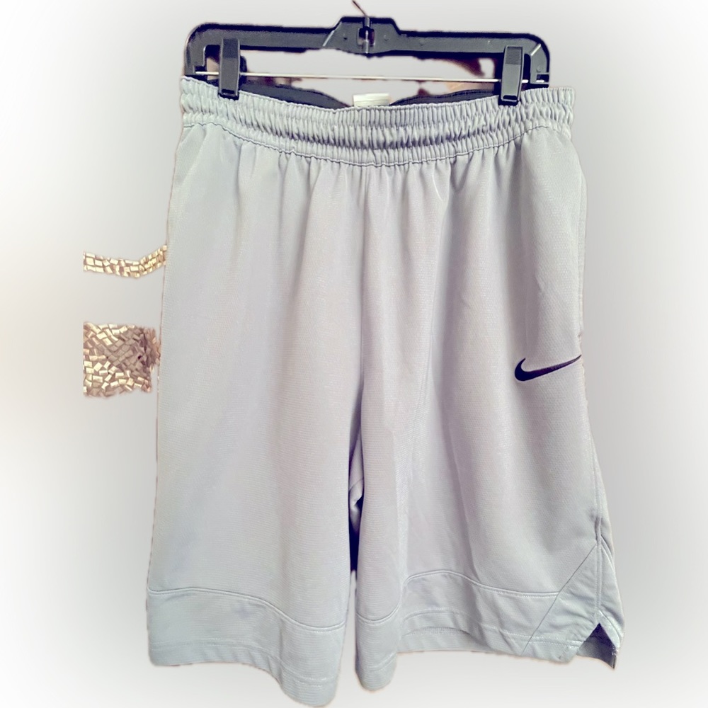 NIKE Dri-Fit Athletic Basketball Shorts ~ Gray~ Large EUC~ Pockets